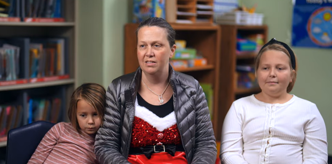 Mother and daughters who are talking about Horizon Schools.
